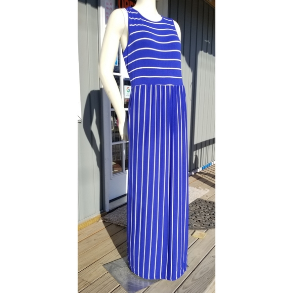 Hount Dresses & Skirts - Houton Sleeveless Blue Striped Flowy Maxi Dress L